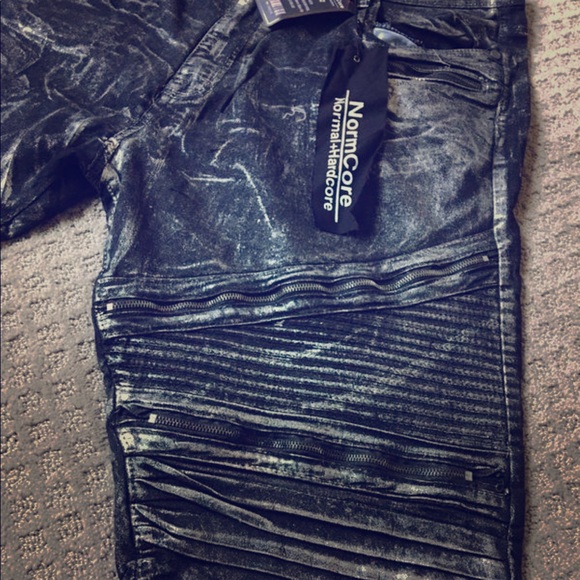 Norm-Core - Picture 2 of 8